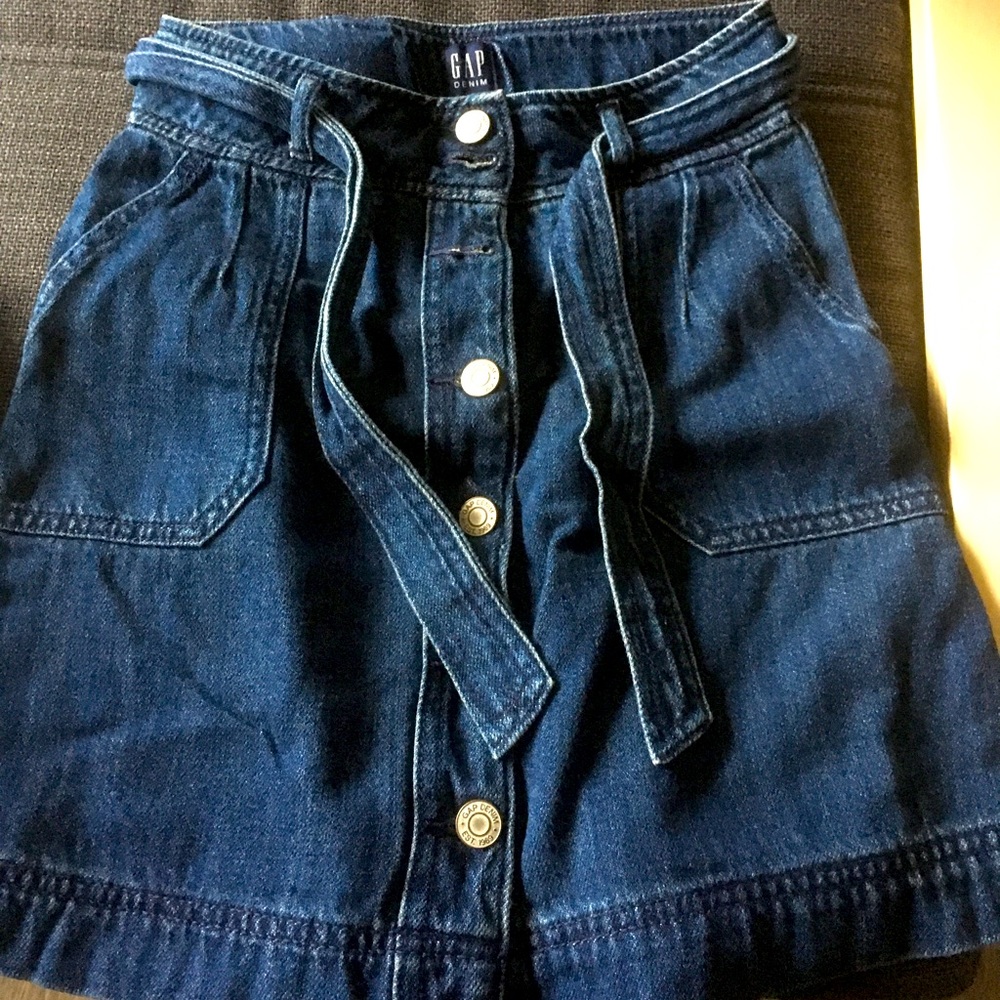 GAP Denim  skirt for girl , size 8 years , like new
